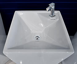 Maccione - Modern Pedestal Sink
